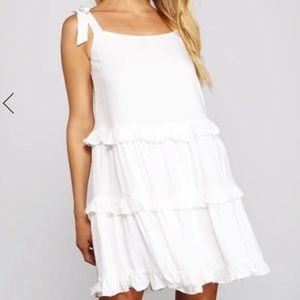 Windsor store white flowy dress bnwt